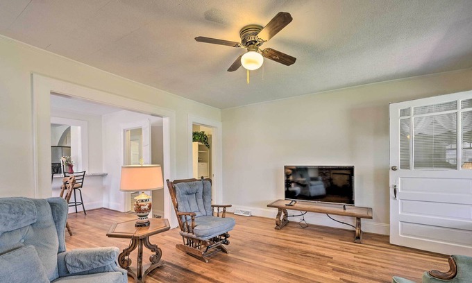Winston - Salem Casa | Winston-Salem Retreat w/ Yard ~ 6 Mi to Dtwn!