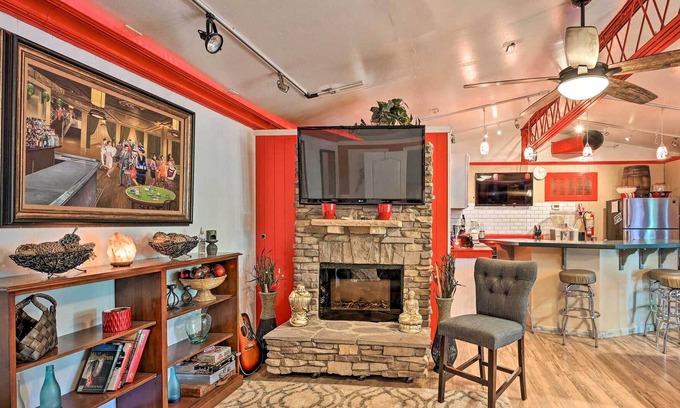 Winston - Salem Apartamento | Winston-Salem Studio w/ Deck ~ 5 Mi to Dtwn!