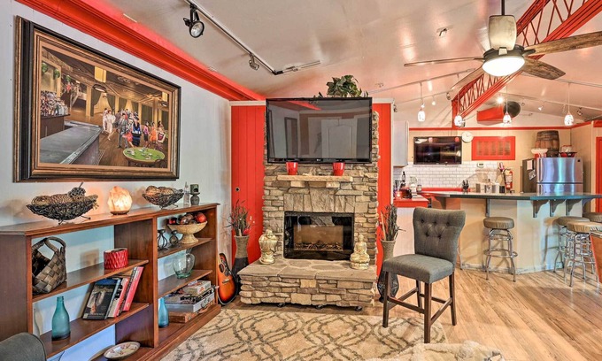 Winston - Salem Apartamento | Winston-salem Studio w/ Deck ~ 5 Mi to Dtwn!