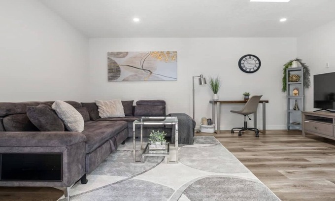 Calgary Casa | Winston Suite 2BR 1BA - Carriage Suite with Garage