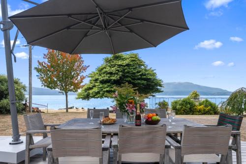 Lake Tarawera Casa | Winstone Cottage - Waterfront Lake Tarawera Home