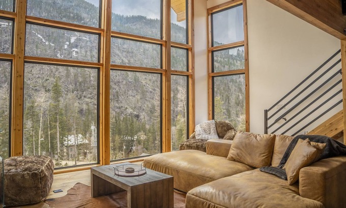 Taos Ski Valley Casa | Winter Availability! 3-Story Home Minutes away from Kachina Base Skiing