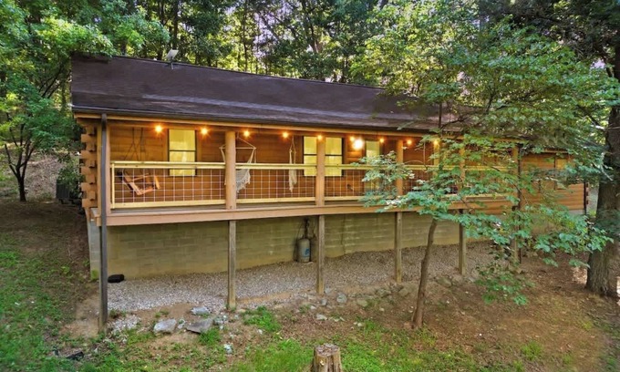 Logan Cabina | Winter Deals! Lux Cabin, Hot Tub, 5 Acres, Games!