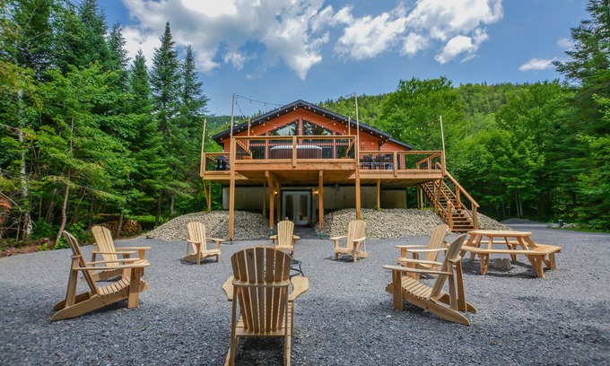 Lac-Superieur Cabaña | Winter Escape 7 minutes away from Tremblant North side ski slopes / chairlifts