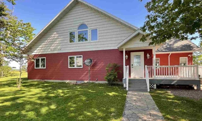 Big Bay Casa | Winter Escape on Big Bay, Lake Superior - 40 minutes to Marquette