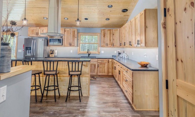 Babbitt Casa | Winter Escape: Ride-In/Ride-Out to Prospector Trails, 10 Acres Near Giants Ridge