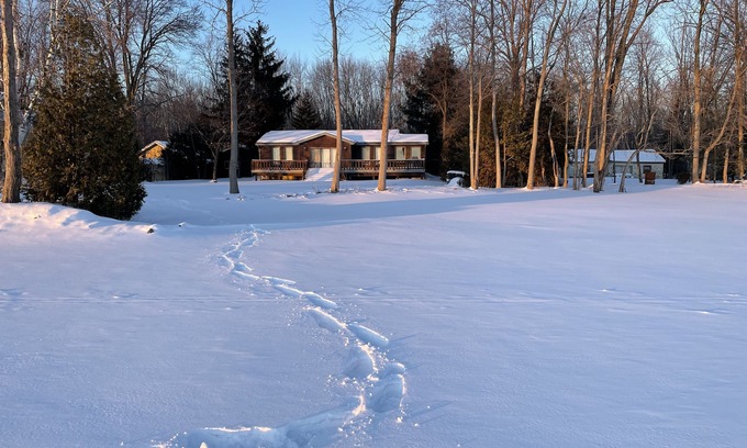 Ramara Cabaña | Winter & Fall Getaway - Pvt 120’Shoreline w/direct Lake Access - Snowmobiling