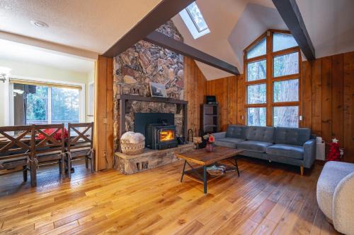 Forest Falls Casa | Winter Falls Cabin-Stunning Views
