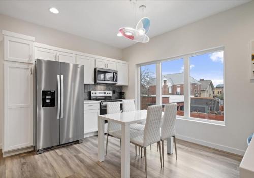Evansville Apartamento | Winter @ Golden Goose: New Build, King Bed