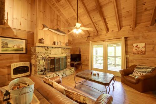 Vein Mountain Casa | Winter Hiking and Hot Tub Soaks! Marion Mtn Cabin