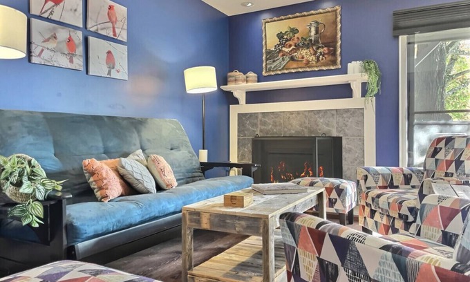 Mendon Apartamento | Winter Melody - Fireplace, Games, Bus Stop to Mtn