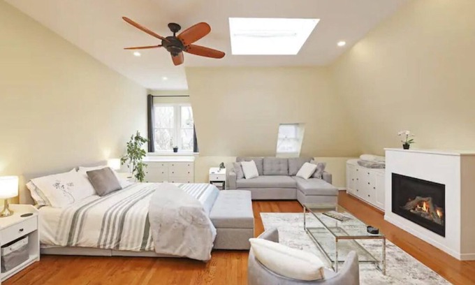 Cabbagetown South Apartamento | Winter Price Reduction! Fully-Equipped Downtown Studio Apartment
