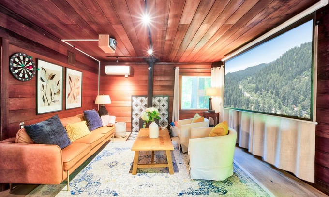 Forest Hills Cabina | Winter Promo: Stylish Cabin Near Dtown Santa Long Stay Open. Pet-friendly!