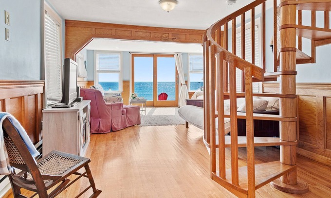 Salisbury Cabaña | Winter Rental Avail. Oceanfront Custom Cottage Direct Beach Access