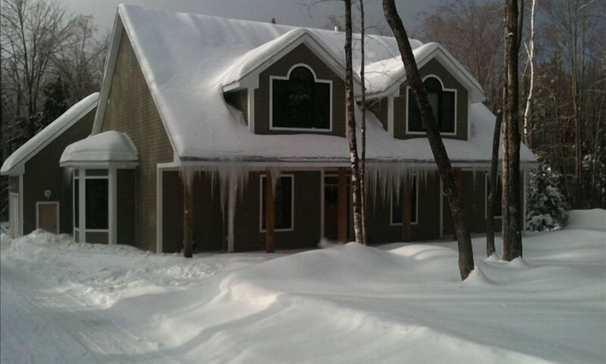West Dover Casa | Winter Ski & Snowmobile; 6 habitaciones + Garaje