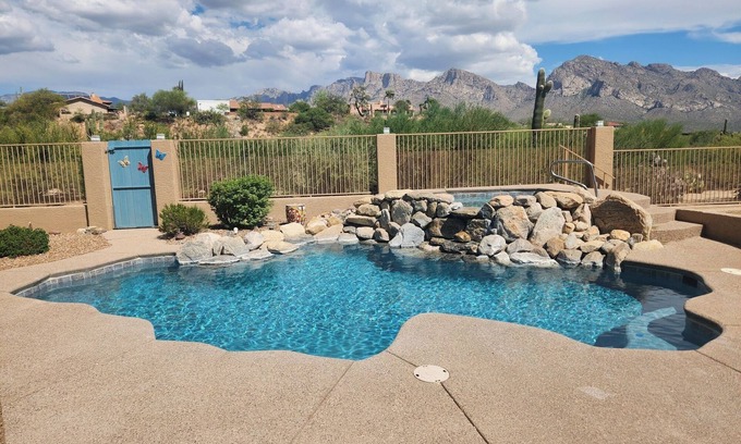 Monte Del Oro Casa | Winter Sun & Heated Pool Bliss! Family friendly.