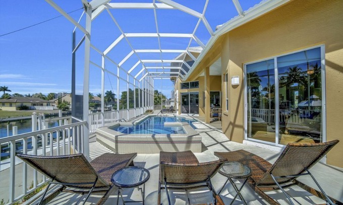 Marco Island Casa | Wintergreen Ct. 859 Marco Island Vacation Rental 4 Bedroom Home by Redawning