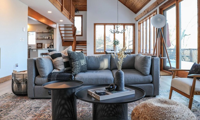 Pedlars Edge Casa | Wintergreen MTN Chateau + Near Slopes + hikes + 151 breweries/wineries