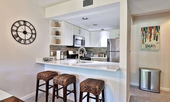 Ludlow Condominio | Winterplace Ski on/Ski off Condo with Fireplace and Space for the Kids!