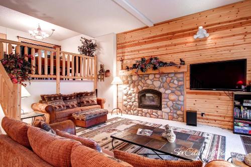 Four O'Clock Casa | Winterpoint 33 by Ski Country Resorts