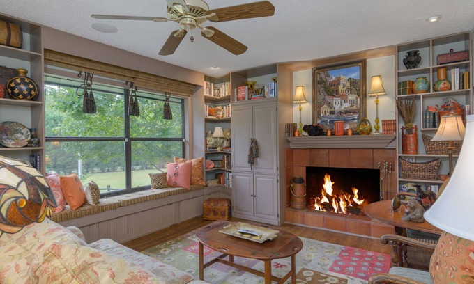 Fairview Cabaña | Wintersun Cottage, Disc Golf Mecca, 2 Pvt Courses, 4 mi tracks, A'ville 20 min