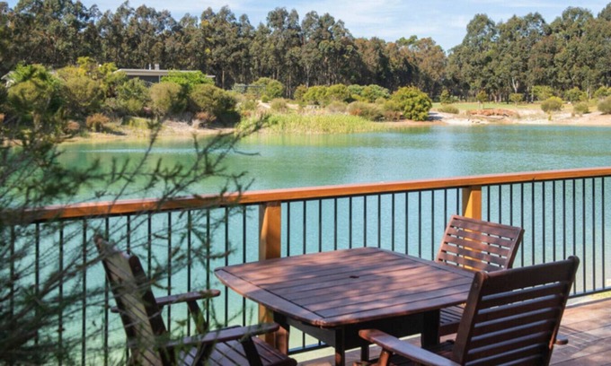 Wilyabrup Apartamento | Wirraway Luxury Chalet | Lake Views | Private Gardens