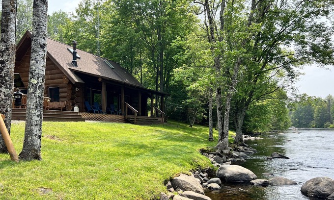 Goodman Cabina | Wisconsin log cabin: Beautiful, private, & on ATV trails along Peshtigo River