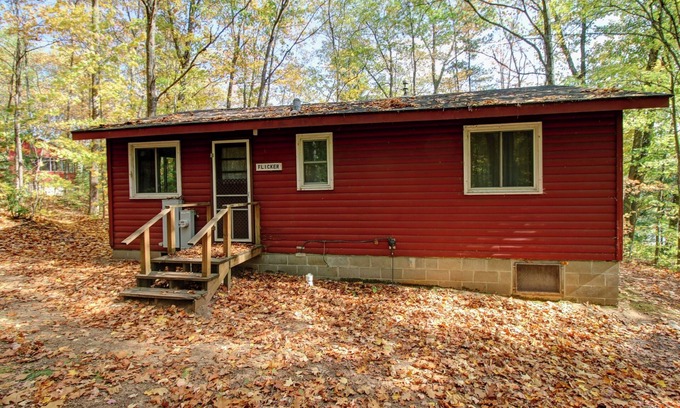 Lac du Flambeau Cabina | Wisconsin Northwoods comfortable cabin w/Private Dock. Family & Pet Friendly