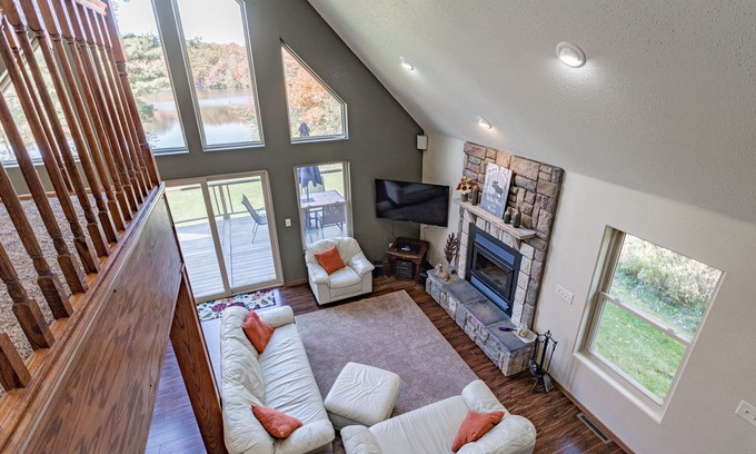 Merrill Casa | Wisconsin River Retreat, south of Tomahawk, 35 min to Granite Peak, King Bed!