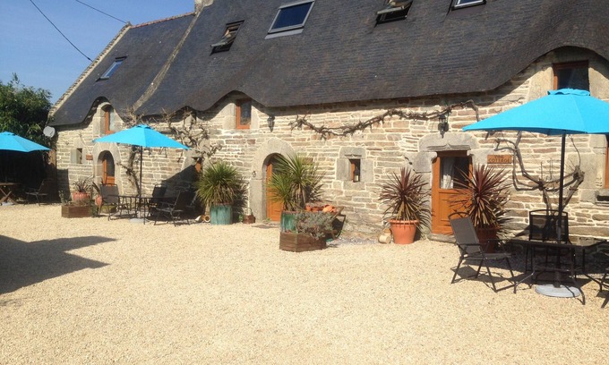 Quistinic Cabaña | Wisteria Cottage - Vine and Wisteria Cottages