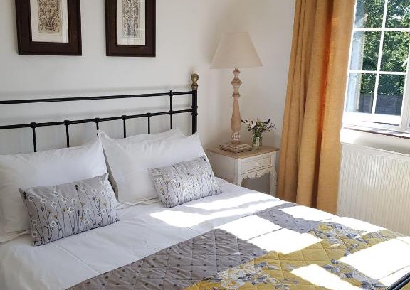 Cranfield Cama Y Desayuno | Wisteria Haze