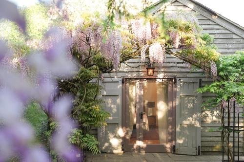 Patrixbourne Casa | Wisteria Lodge - Stylish Countryside Lodge on 25-Acre Estate