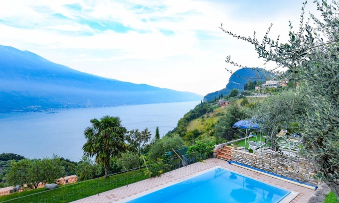 Arias Apartamento | Con vistas al lago y piscina – Apartamento Elka 8