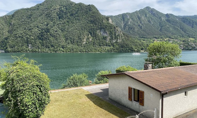 Idro Apartamento | With large fenced garden, barbecue and panoramic view
