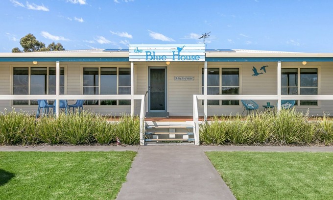 Bonney Casa | With stunning views, the Blue House is perfect to relax in affordable Luxury.