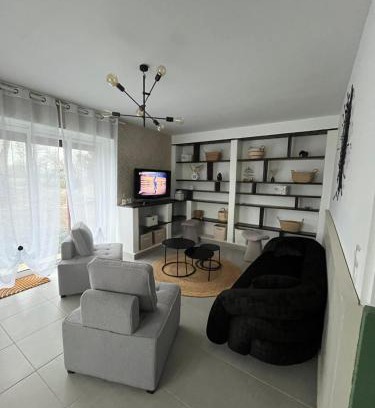 Becon-les-Granits Casa | With us , your home nous chez vous