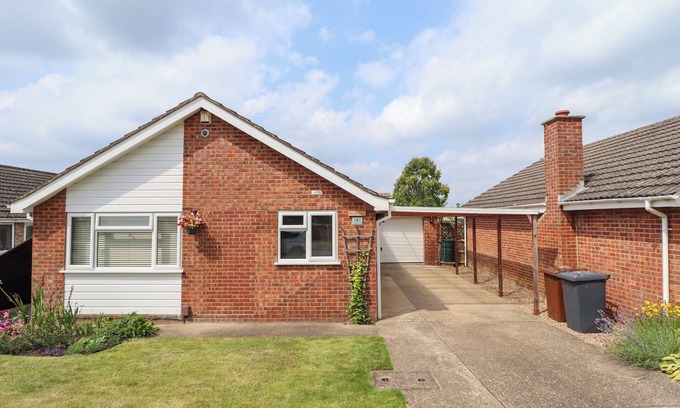Lincoln Casa | WITHAM VIEW, pet friendly, with open fire in Lincoln