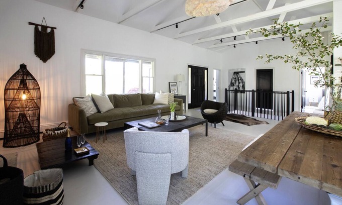 Roxbury Casa | Within a walking distance of hiking trails and a short drive to Lake Waramaug.