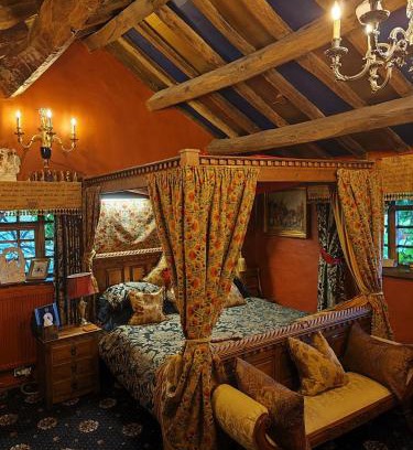 Alderley Edge Casa | Wizards Thatch Luxury Suites
