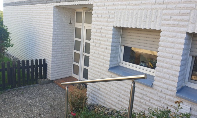 Hueckeswagen Apartamento | Wohnung, Voll Möbliert 85 m² vom 1.3. - 31.5.24 Oder Wochenweise zu Vermieten