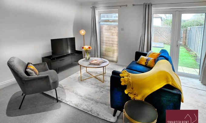 Knaphill Apartamento | Woking - 2 Bedroom House - With Garden