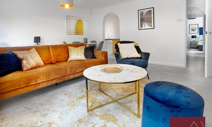 Wokingham Apartamento | Wokingham - 2 Bedroom Maisonette - With Parking