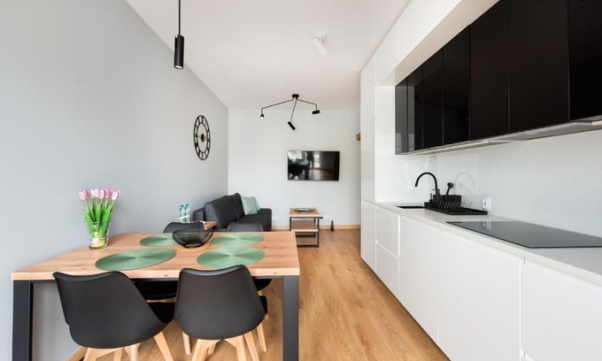 Powazki Apartamento | Wola Skwer Sunny Apartment by BookingHost