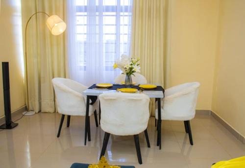 Nyeri Apartamento | Wolf Cabins