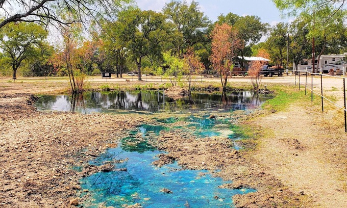 Marble Falls Cabaña | Wolf Creek Lodge in Beautiful Marble Falls Texas