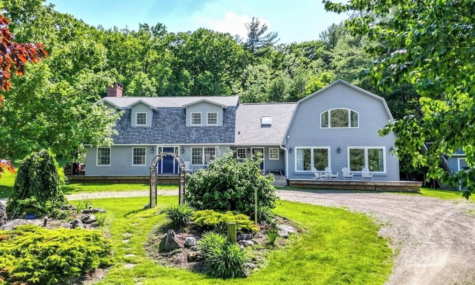 Hillsdale Casa | Wolf Hill Acres: A Charming & Modern Country Home