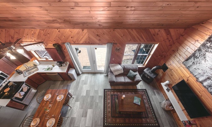 Broadalbin Cabina | Wolf Lair - scenic Adirondack cabin escape + lake access