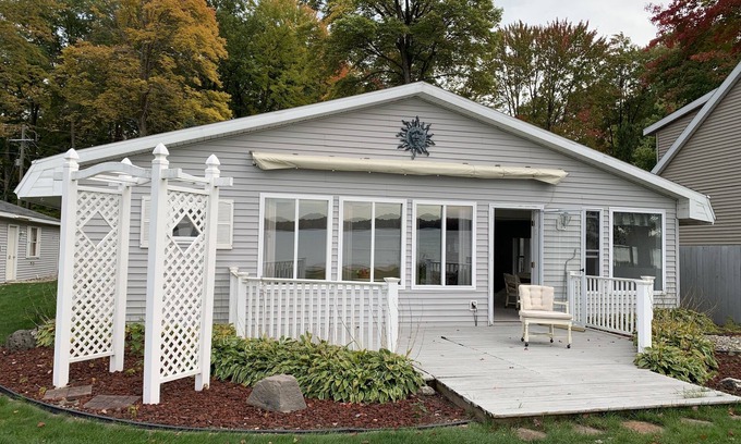 Baldwin Casa | Wolf Lake Betty is resting for 2026.