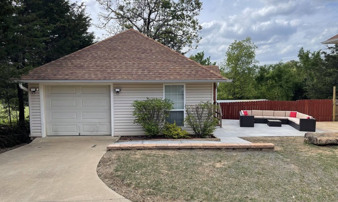 Summerfield Apartamento | Wolf Trail Suite next to scenic 18 hole Golf course. Fort Smith AR close by.