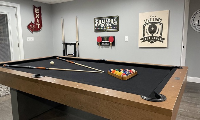 Black Wolf Casa | WolfDen Getaway-Winnebago Channel